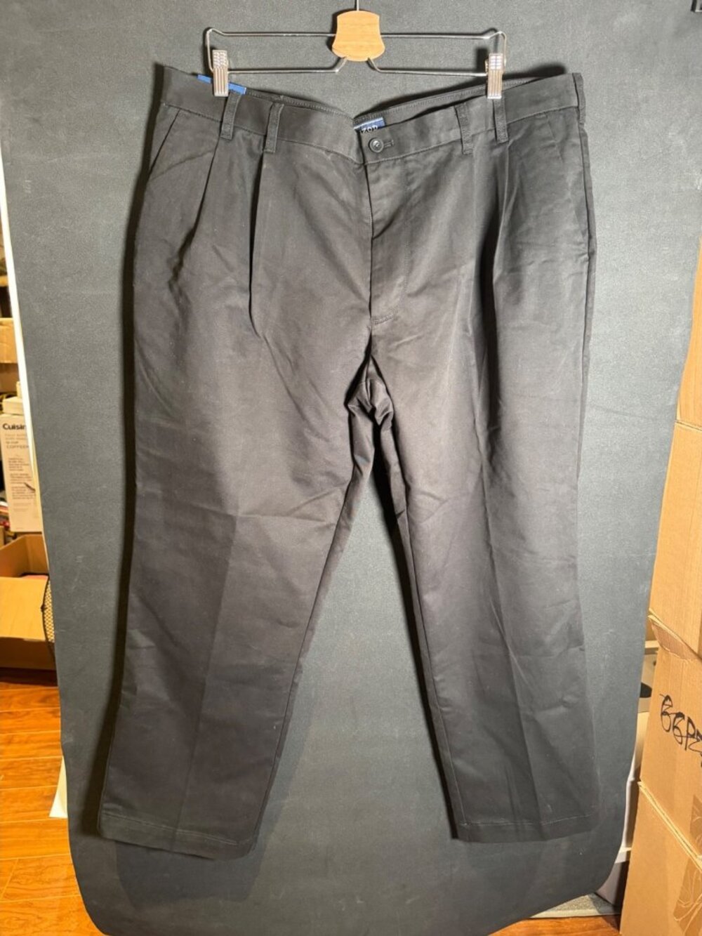 IZOD Performance Stretch Pants Men’s 44x30 Black Straight Leg New